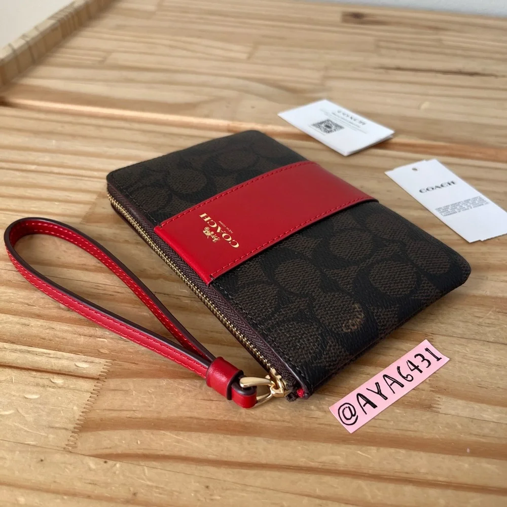 Coach wristlet🎈🎈